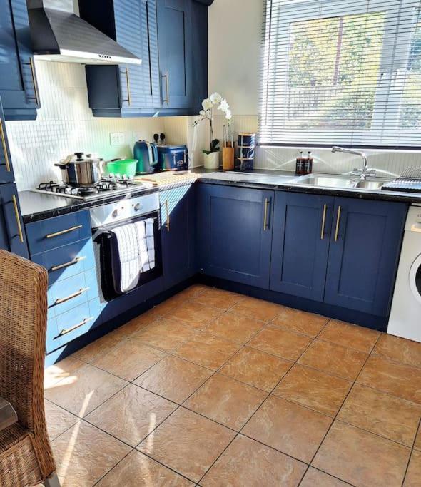 Home From Home 3 Bed,2 Bath House With Garden&Parking Near Centre&Tram Stop Sheffield Ngoại thất bức ảnh
